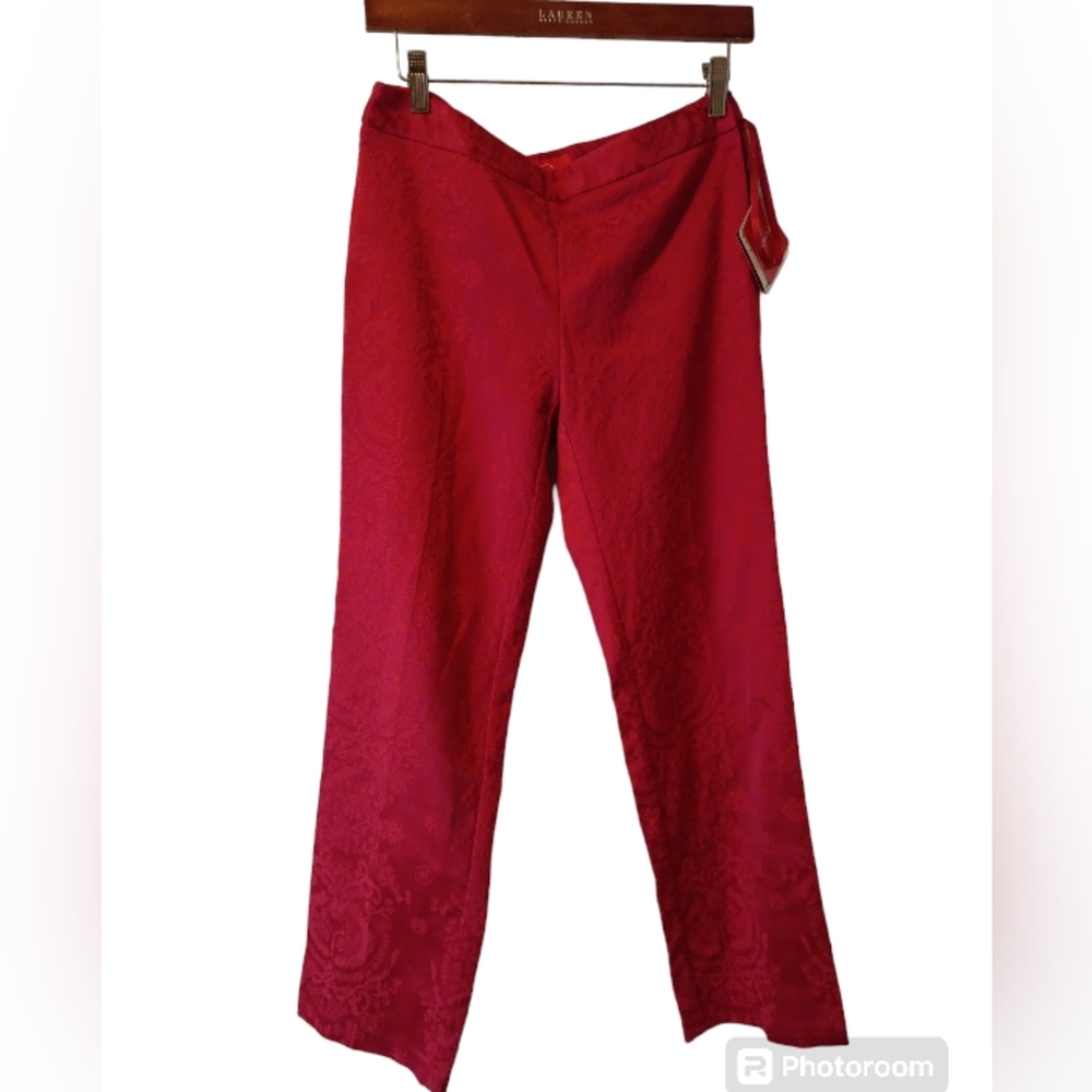 Vintage Oscar de la Renta 2005 red pants, brand new with tag. Gorgeous size 6